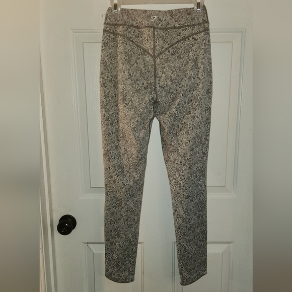 Gymshark Medium Gray Patterned Dry Ankle Leggings - Picture 5 of 10